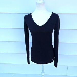 Black V-Neck Long Sleeve Top